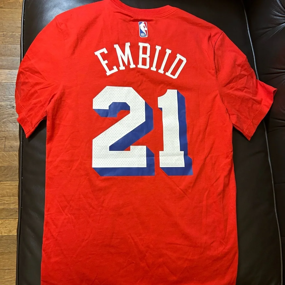 NEW Jordan Brand Philadelphia 76ers Joel Embiid Red Short Sleeve Cotton Men’s XS